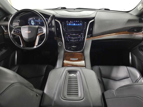Used 2020 Cadillac Escalade Luxury image 12