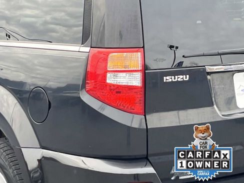 Used 2003 Isuzu Axiom S image 5