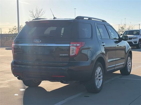 Used 2015 Ford Explorer XLT w/ Equipment Group 202A image 9