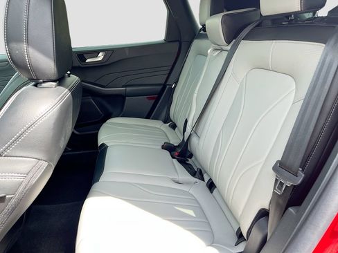 Used 2025 Ford Escape Platinum w/ Premium Technology Package AWD/4WD image 26