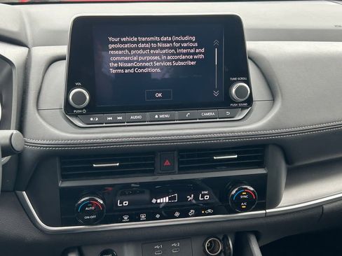 Used 2025 Nissan Rogue SV FWD image 17
