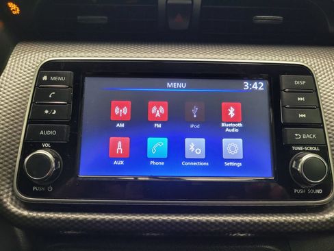 Used 2019 Nissan Kicks S FWD image 28