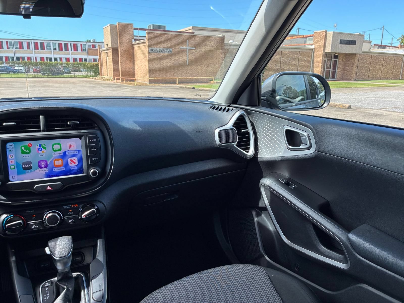 Used 2025 Kia Soul LX w/ LX Technology Package FWD image 32
