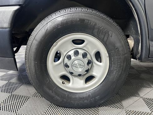Used 2017 Chevrolet Express 2500 LS RWD image 12