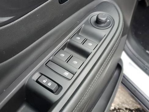 Used 2019 Buick Enclave Essence image 5