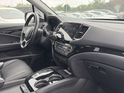 Used 2021 Honda Pilot Touring image 16