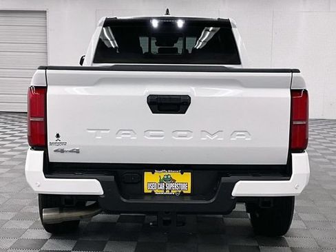 Used 2025 Toyota Tacoma SR5 AWD/4WD image 5