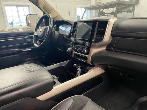 Used 2019 RAM 1500 Laramie AWD/4WD image 38