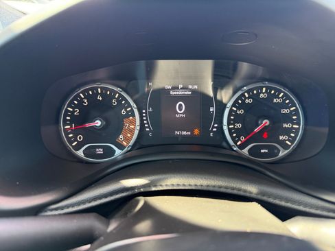 Used 2020 Jeep Renegade Latitude w/ Popular Equipment Group FWD image 19
