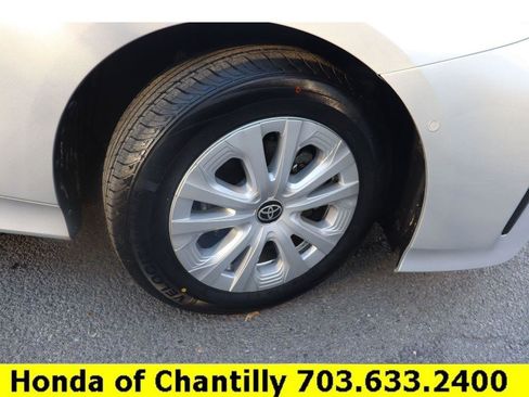 Used 2022 Toyota Prius LE image 30