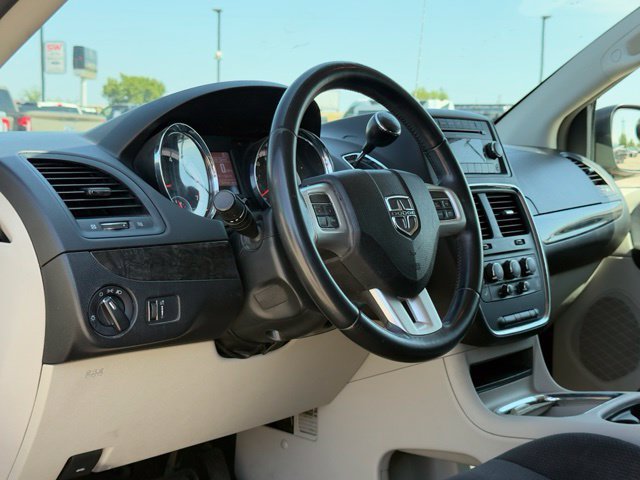 Used 2015 Dodge Grand Caravan SXT w/ Rear Park Assist Package FWD image 10