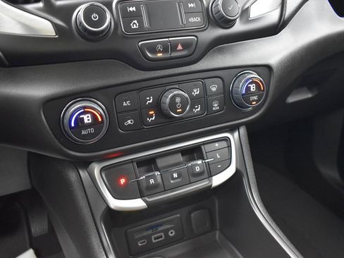 Used 2023 GMC Terrain SLT image 17