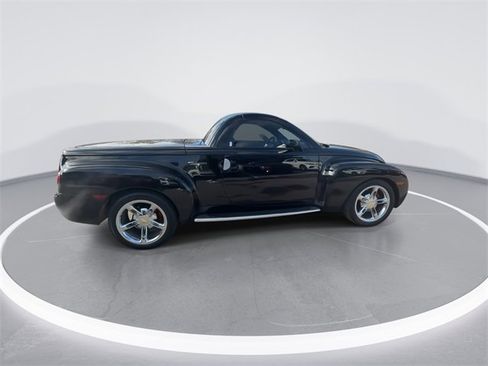 Used 2004 Chevrolet SSR w/ Preferred Equipment Group image 5