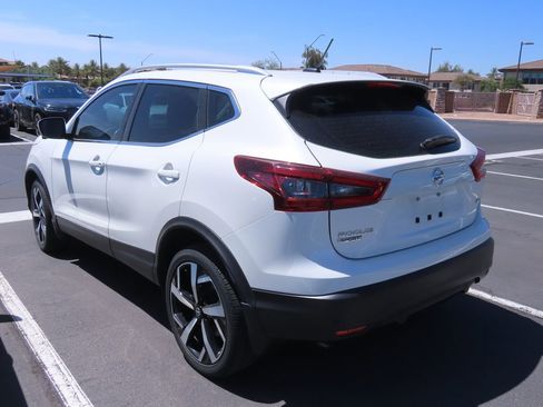 Used 2021 Nissan Rogue Sport SL w/ Premium Package FWD image 4