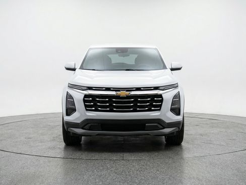 Used 2025 Chevrolet Equinox LT image 2