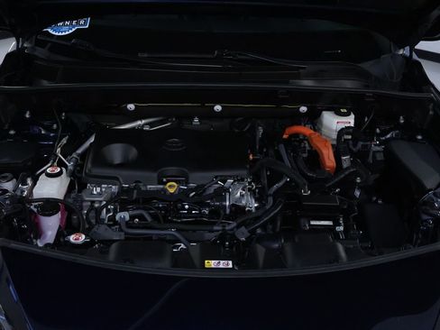 Used 2022 Toyota Venza LE image 34