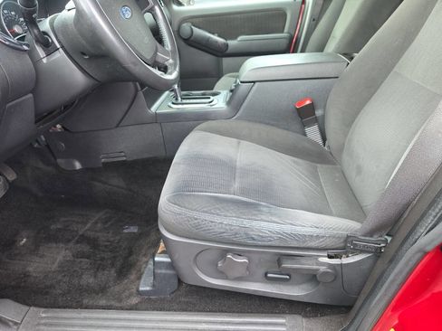 Used 2010 Ford Explorer XLT image 9
