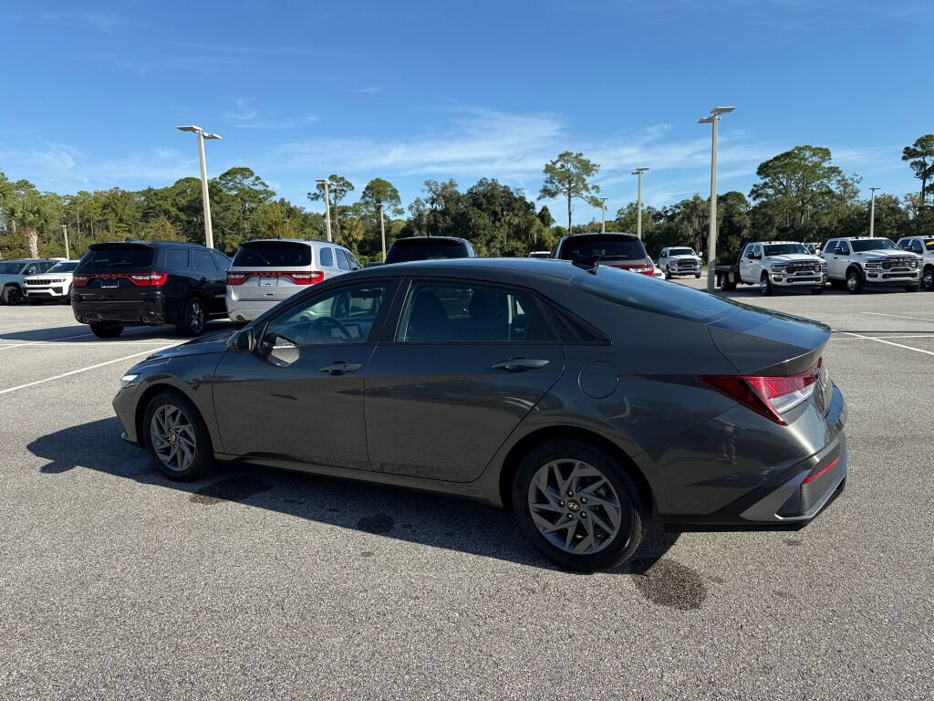 Used 2024 Hyundai Elantra SEL FWD image 5