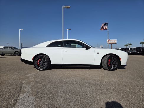 Used 2024 Dodge Charger Daytona Scat Pack w/ Plus Group AWD/4WD image 8