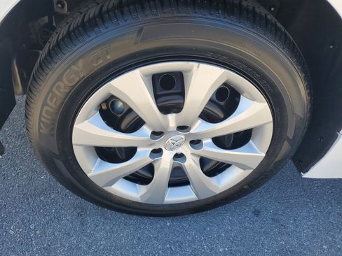 Used 2025 Toyota Corolla LE image 11