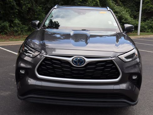 Used 2021 Toyota Highlander XLE AWD/4WD image 21