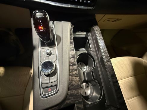 Used 2023 Cadillac Escalade Premium Luxury AWD/4WD image 31