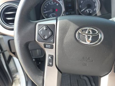 Used 2022 Toyota Tacoma SR5 AWD/4WD image 18