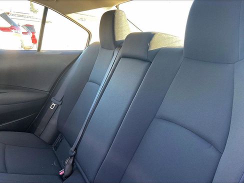 Used 2021 Toyota Corolla LE image 5
