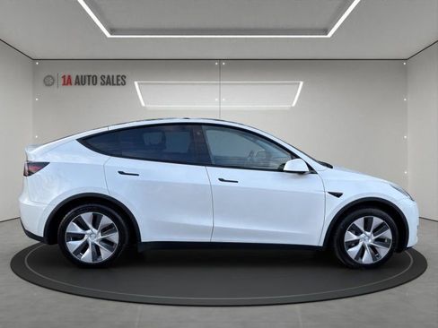 Used 2020 Tesla Model Y Long Range image 6