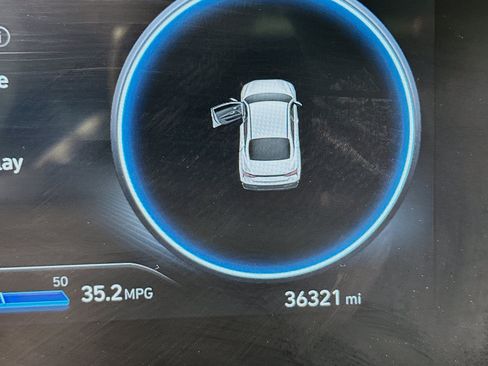 Used 2025 Hyundai Elantra SEL FWD image 19