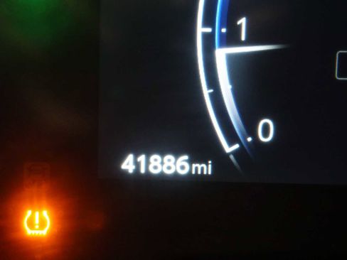 Used 2023 Toyota Corolla Cross XLE image 27