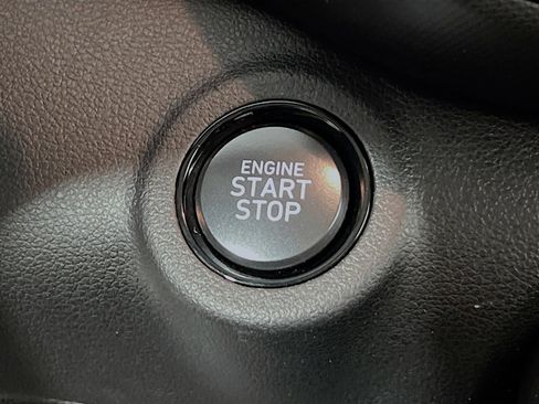 Used 2024 Hyundai Venue Limited image 23