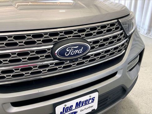 Used 2021 Ford Explorer Limited w/ Equipment Group 301A RWD image 7