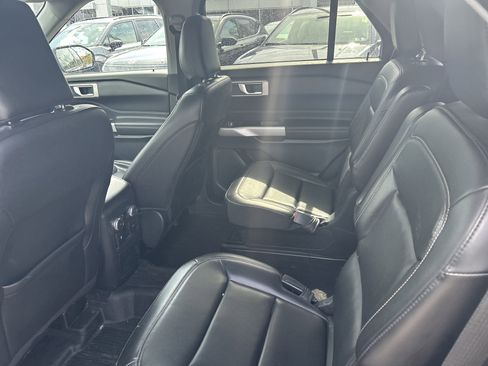 Used 2022 Ford Explorer XLT w/ Equipment Group 202A image 32