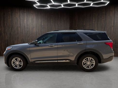 Used 2024 Ford Explorer XLT AWD/4WD image 8