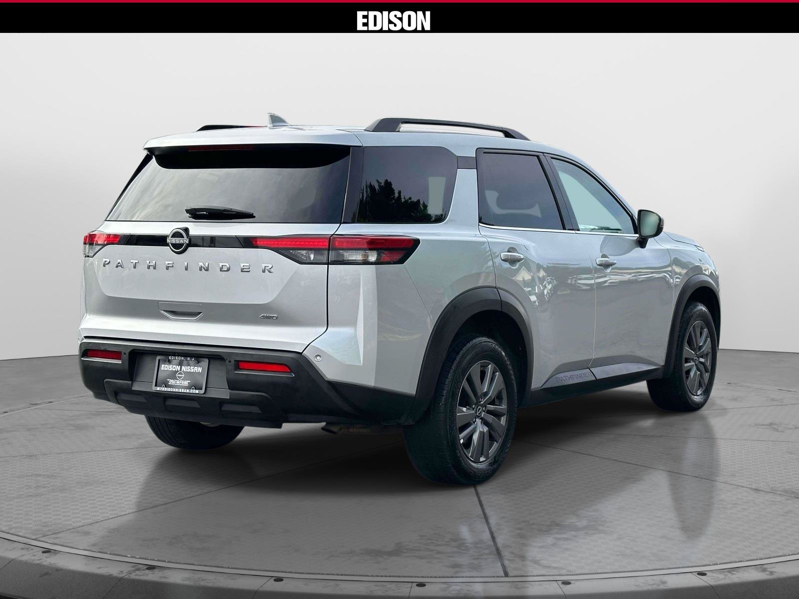Used 2025 Nissan Pathfinder SV AWD/4WD image 4