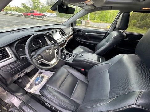 Used 2018 Toyota Highlander Limited AWD/4WD image 15