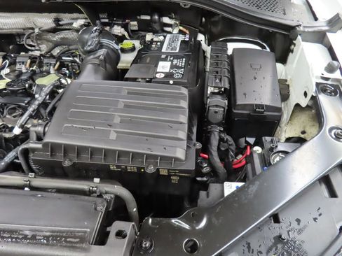 Used 2023 Volkswagen Tiguan SE R-Line image 26