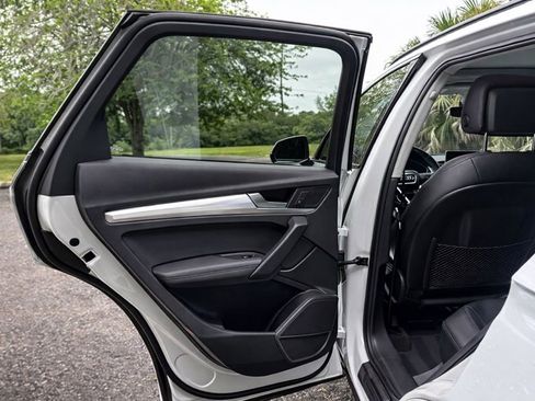 Used 2019 Audi Q5 2.0T Premium Plus w/ Premium Plus Package image 29