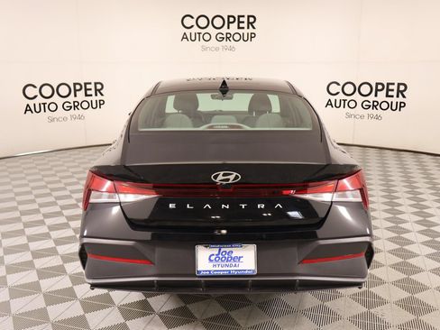 Used 2024 Hyundai Elantra SE FWD image 20
