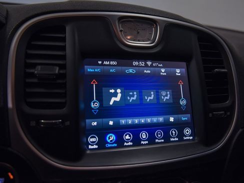 Used 2019 Chrysler 300 Touring w/ Sport Appearance Package RWD image 21