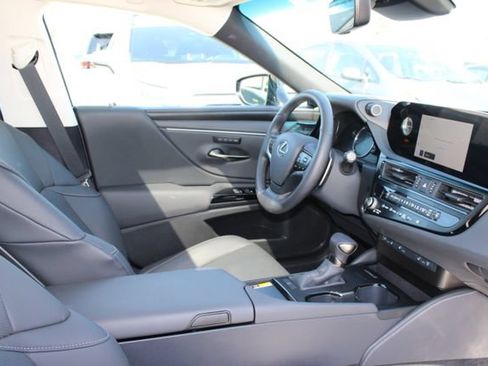 Certified 2025 Lexus ES 350 w/ Premium Package FWD image 5