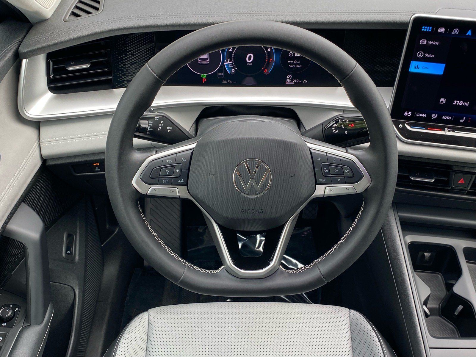 Certified 2025 Volkswagen Tiguan SE AWD/4WD image 6