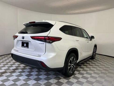 Used 2020 Toyota Highlander XLE image 7