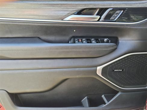 Used 2023 Jeep Wagoneer L Series II image 29