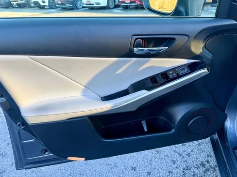 Used 2016 Lexus IS 300 AWD image 13