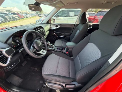 Used 2024 Kia Soul LX w/ Option Group 015 FWD image 17