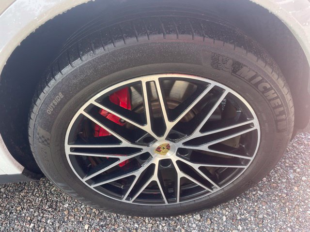 Used 2024 Porsche Cayenne S AWD/4WD image 7