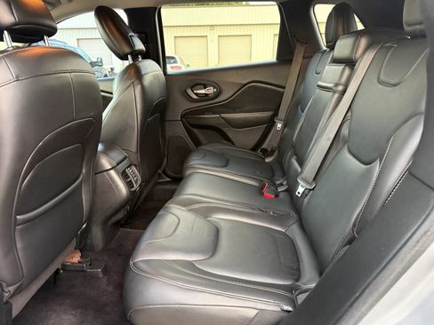 Used 2017 Jeep Cherokee Limited FWD image 21
