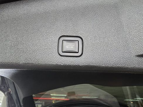 Used 2015 Cadillac SRX Luxury w/ Driver Awareness Package image 27